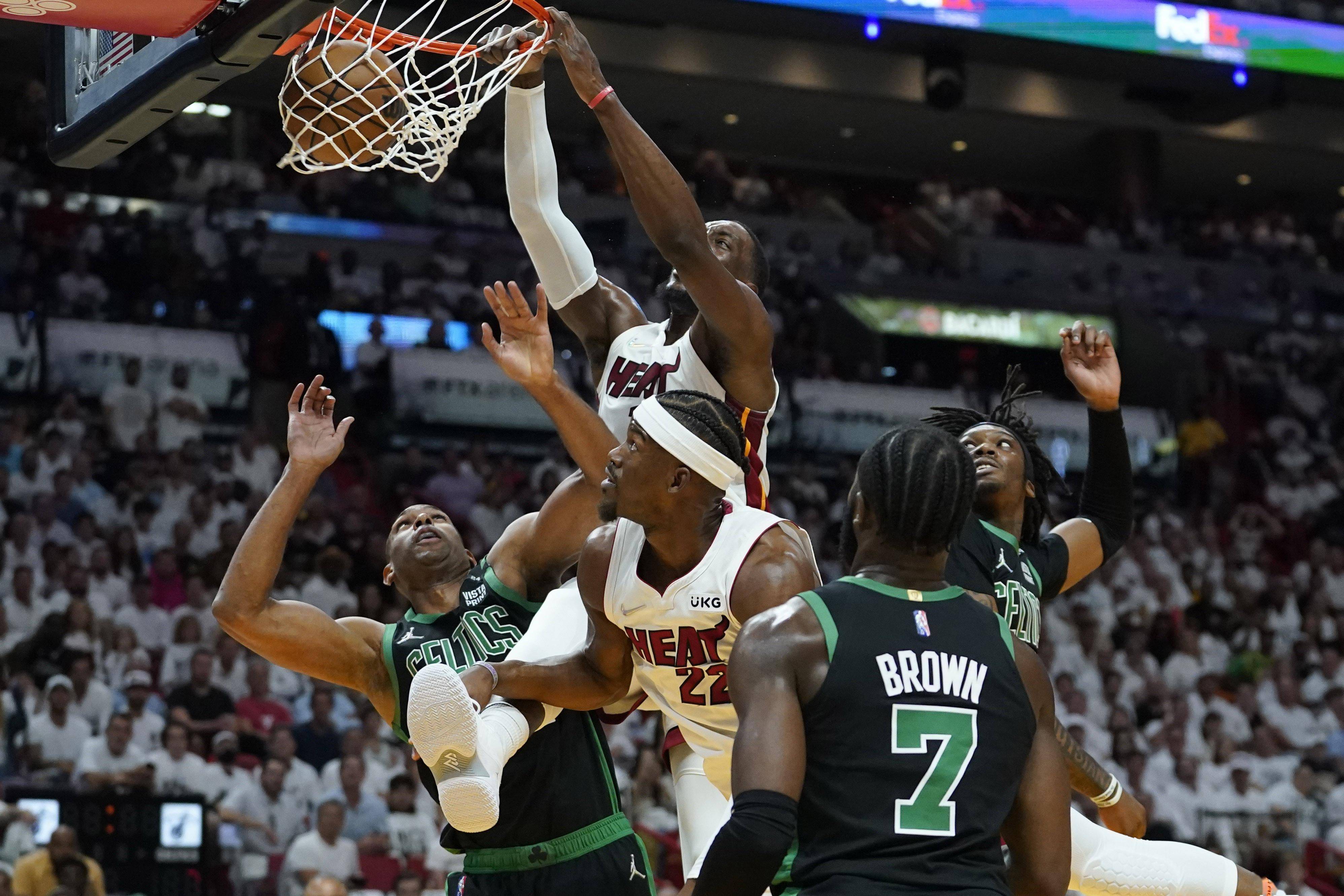 包含“盘点本赛季最佳精彩瞬间，哪些时刻成为经典？”的词条