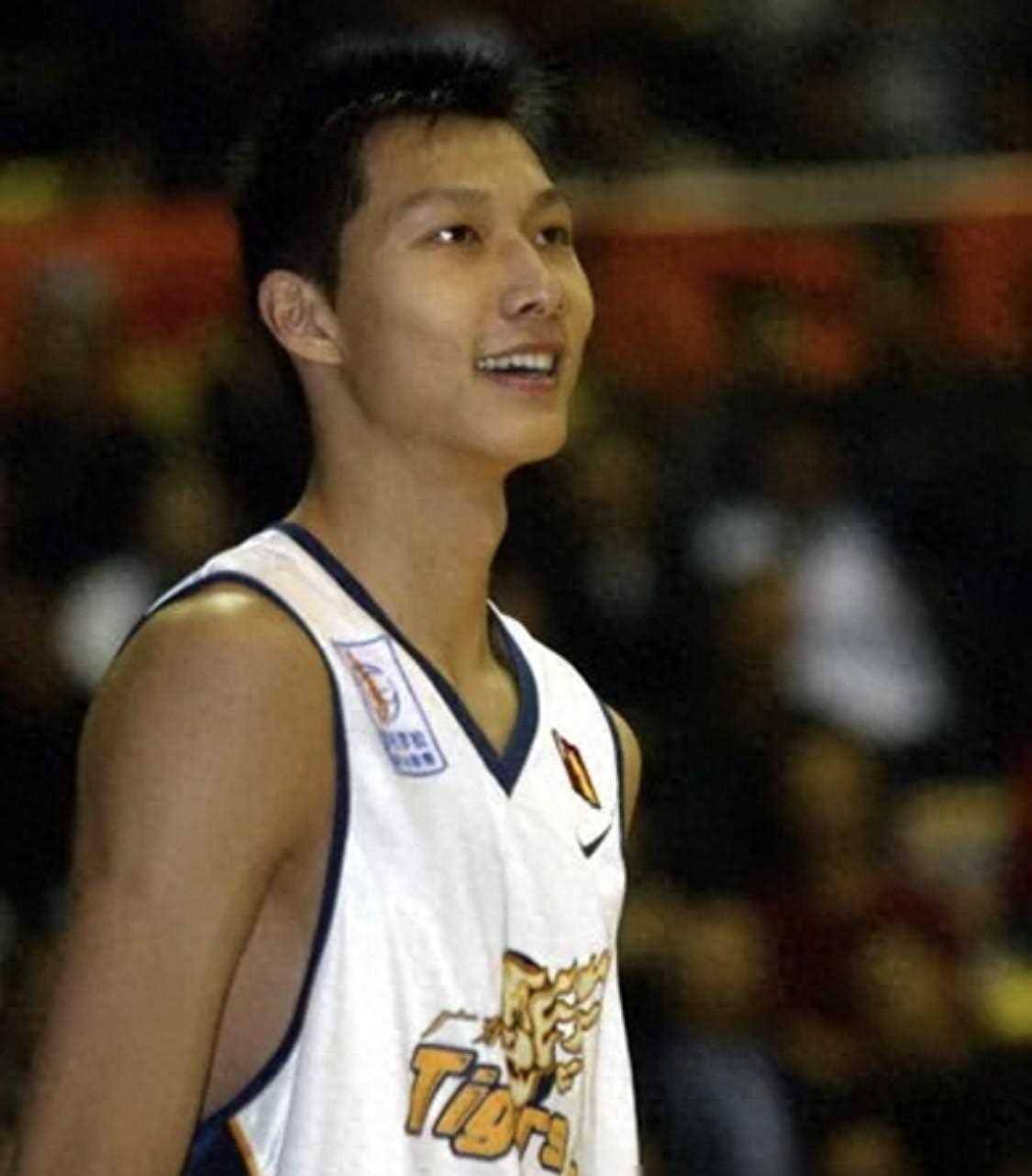 包含广东宏远CBA十冠王朝，易建联功不可没的词条